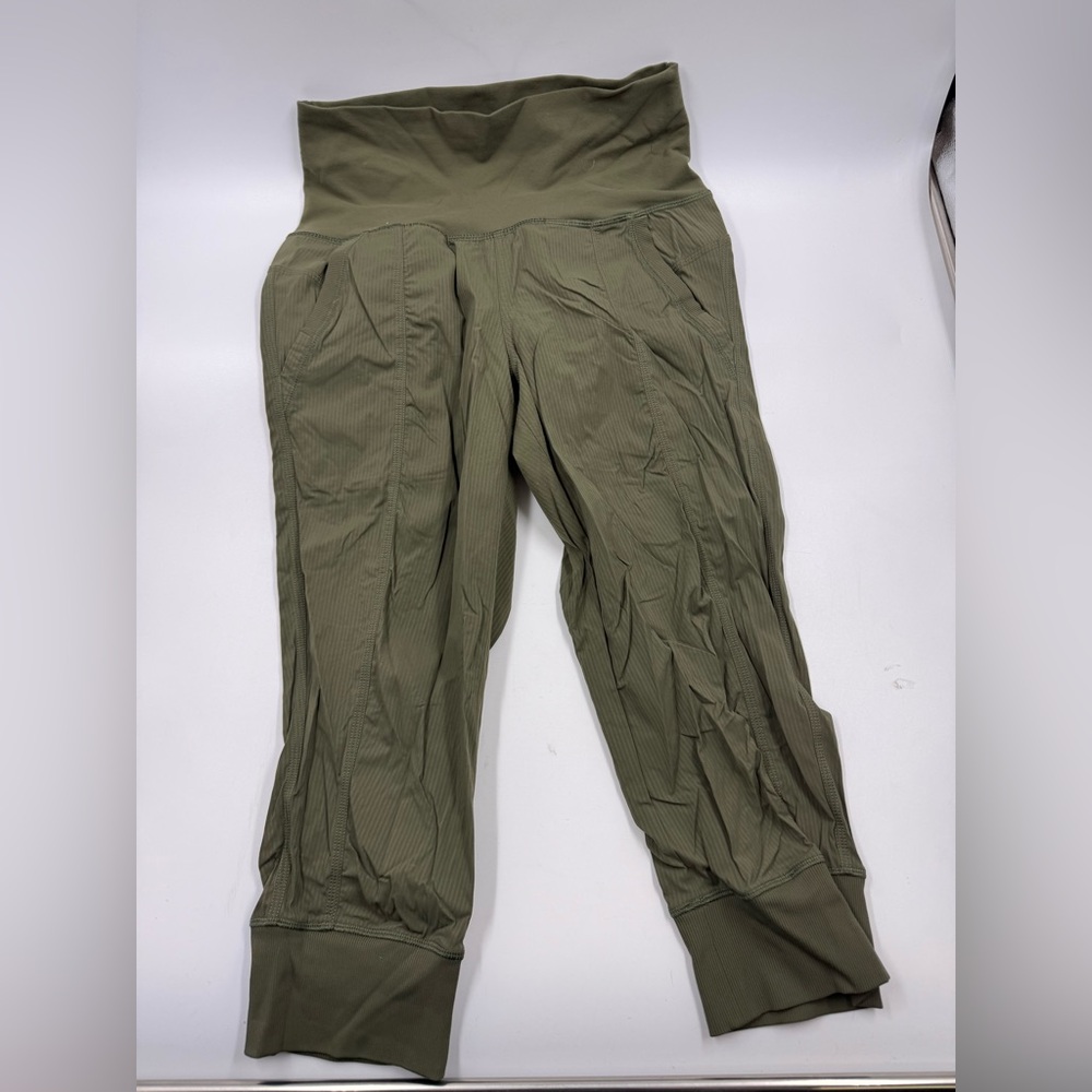 Lululemon Dance Studio Crop Pants Leggings Woman Size 6 Green